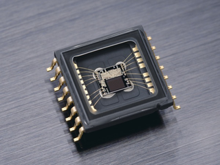 Illustration for article titled Nikon D700 DSLR Official: D3's Big Sensor In a Smaller Body for $2999